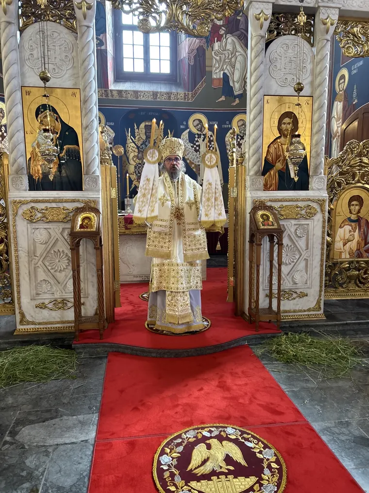Архијерејска Литургија на Педесетницу